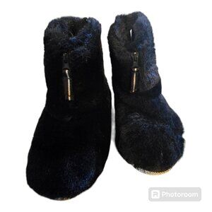 Faux fur bootie slippers Kohls Women's size 5/6 black fuzzy